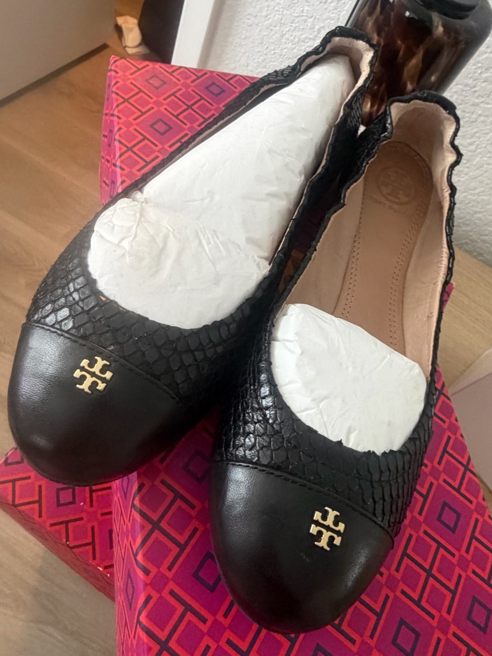 Tory Burch Black Textured Leather Logo Ballet Flats